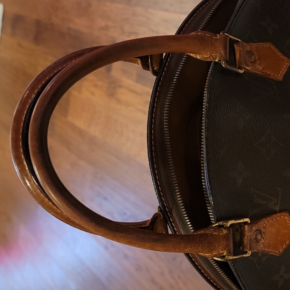 Louis Vuitton Monogram Ellipse - Picture 7 of 17